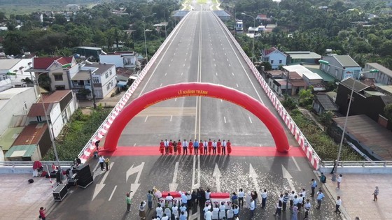 邦美蜀市东西道路落成