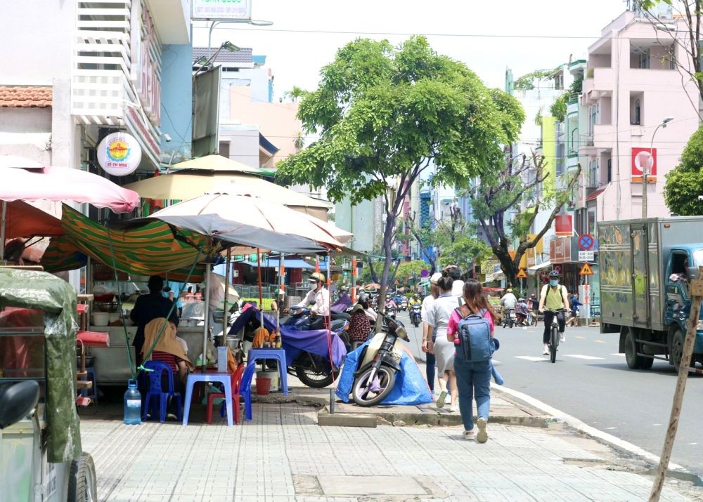 在第五郡陈仁宗街的人行道被霸占以作为买卖地方。