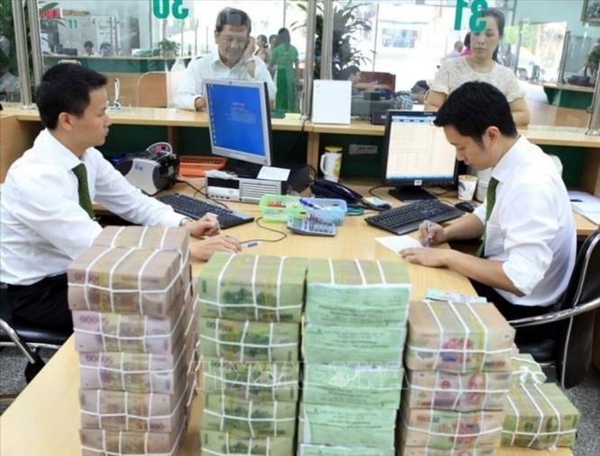 多家银行及时向企业提供信贷利息辅助。(图:越通社)