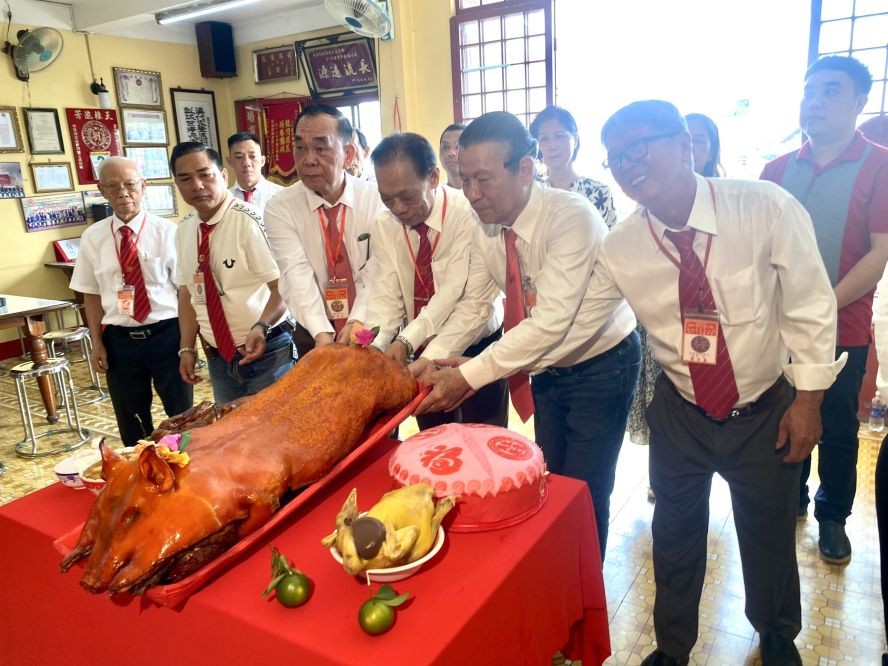 祭祖仪式一瞥。