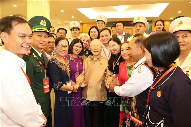 阮富仲总书记与全国效法胡伯伯模范会晤