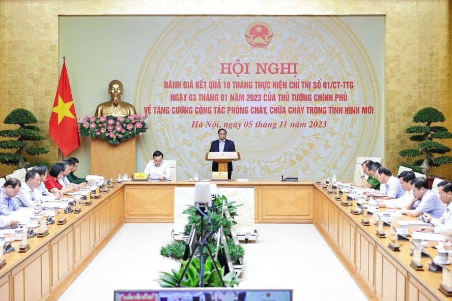 政府总理范明政主持会议。(图:VGP)