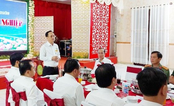 薄寮省听取企业建言献策