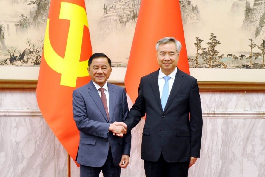 中央检查委员会主任陈锦秀与中国中央纪律检查委员会书记李希会晤。（图：越通社）