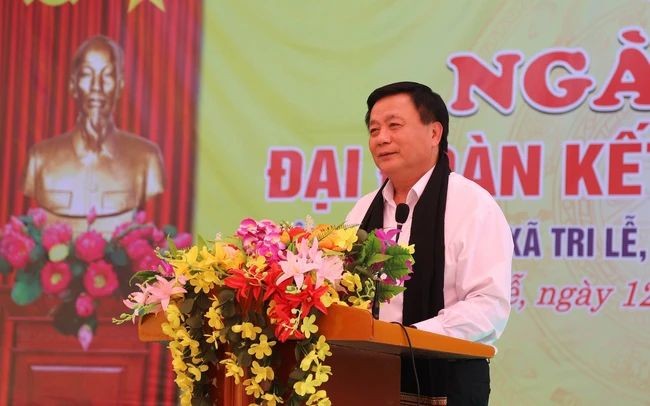 党中央政治局委员阮春胜在会上致词。(图:越通社)