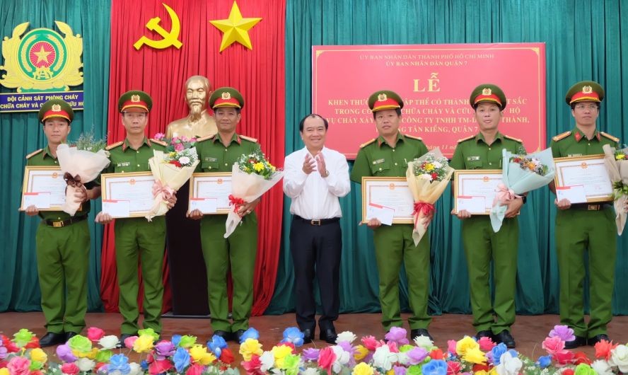 参加救火集体获奖