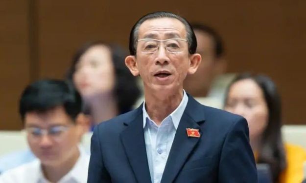 陈黄银同志出任市委书记阮文年助理。(图:翘征)