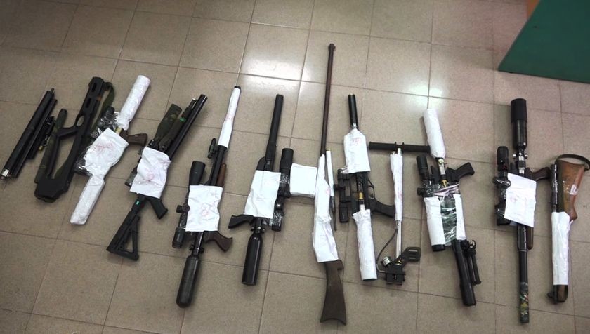 警方从相关歹徒查获的组装枪枝。(图:广南报) 警方从相关歹徒查获的组装枪枝。(图:广南报)