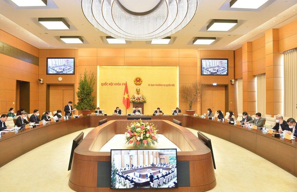 我国国会一直彻底地实施民主集中原则。图:国会常务委员会集体于2023年11月17日开会对若干重要内容提意见。