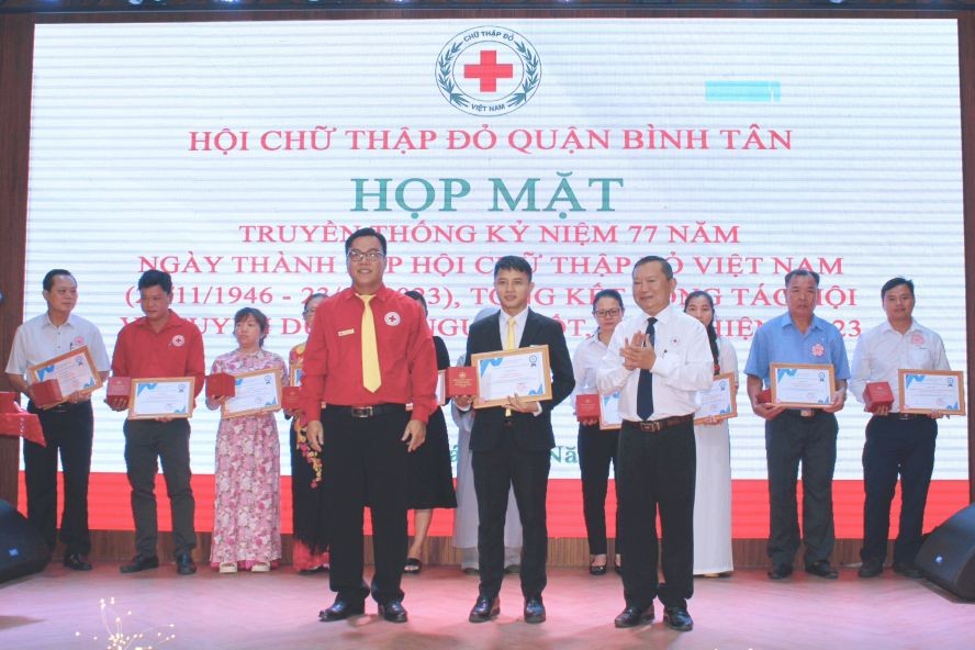 大喜酒楼获表彰“好人善事”称号。 大喜酒楼获表彰“好人善事”称号。