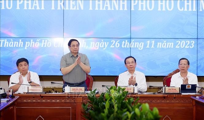 政府总理范明政主持会议。(图:VGP)