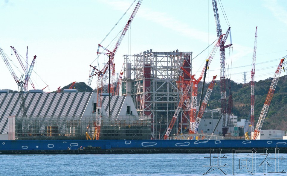 日本神奈川县横须贺市正在建设的煤炭火力发电站。(图:共同社)