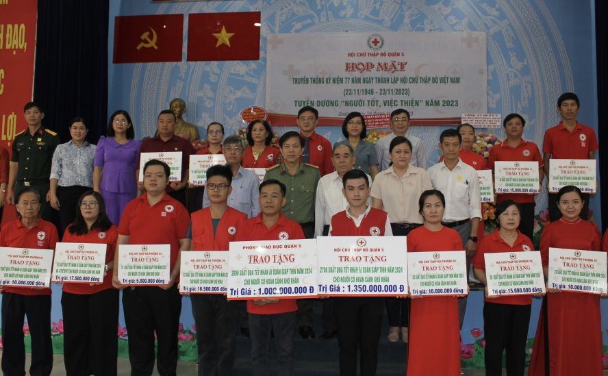 多个单位积极响应春节关照弱势群体。