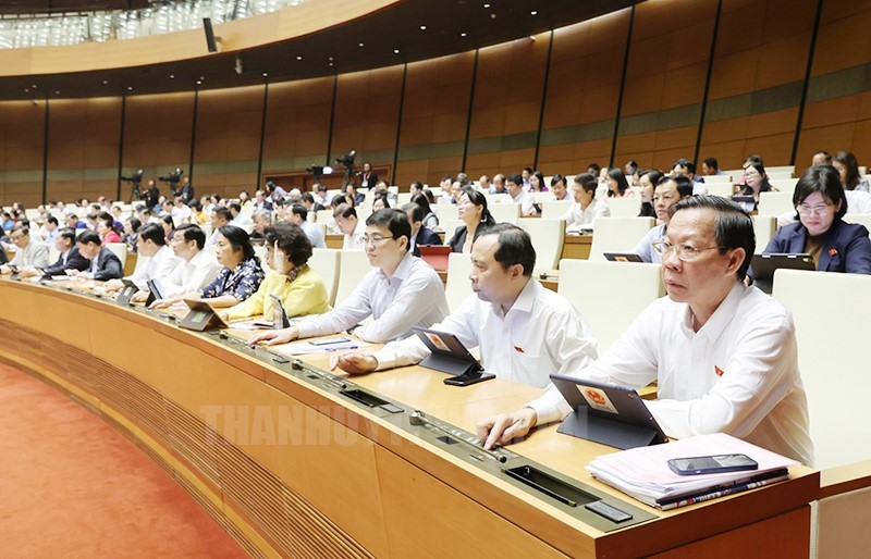 国会代表按钮表决通过《房地产经营法》(修订)。(图:市党部新闻网)