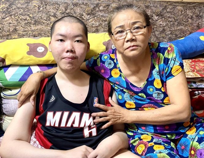 唐小梅和次子陈源发。