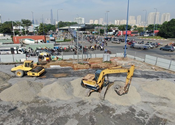 守德市安富交通枢纽项目正在加紧施工中(2023年11月22日摄)。(图:黄雄)