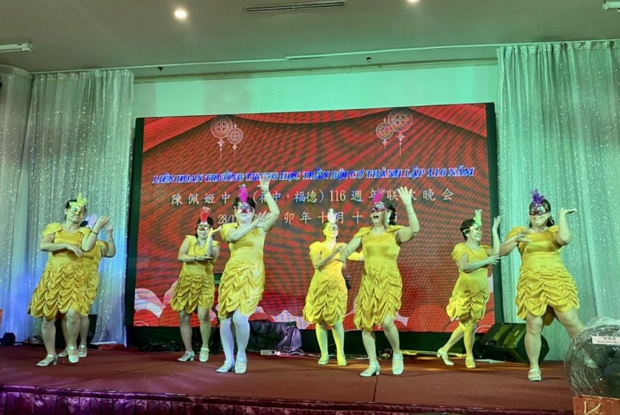 文艺表演助兴。