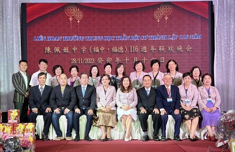 福中校友会全体执委合照。