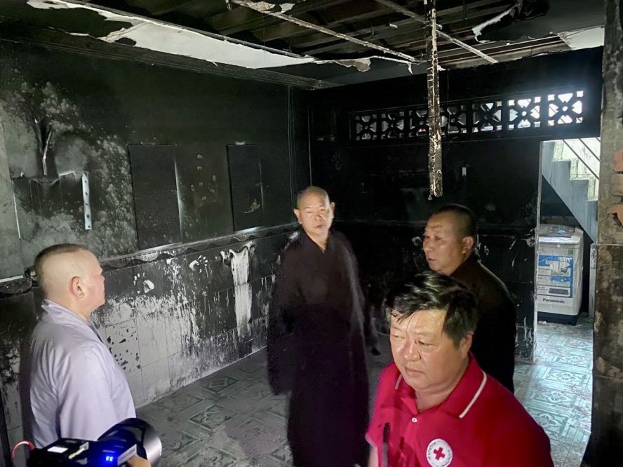 遭纵火的房子。