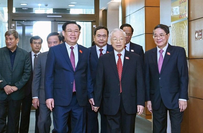 阮富仲总书记、国会主席王廷惠等领导出席闭幕式。(图:人民报)