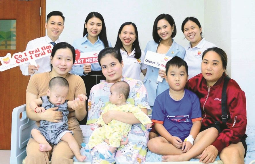 千禧龙传媒探望先天性心脏病患儿