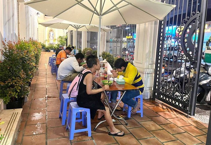 位于本市第一郡阮氏明开街的零元面馆。