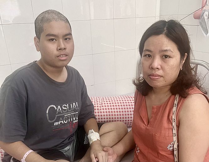 黎氏美容在院照顾儿子。