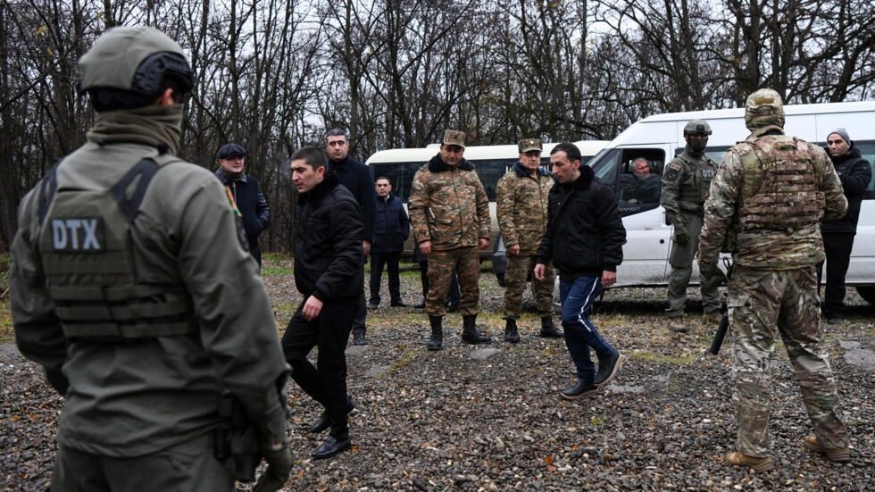 阿塞拜疆2023年12月13日宣布释放了两打亚美尼亚士兵。（图：AFP）
