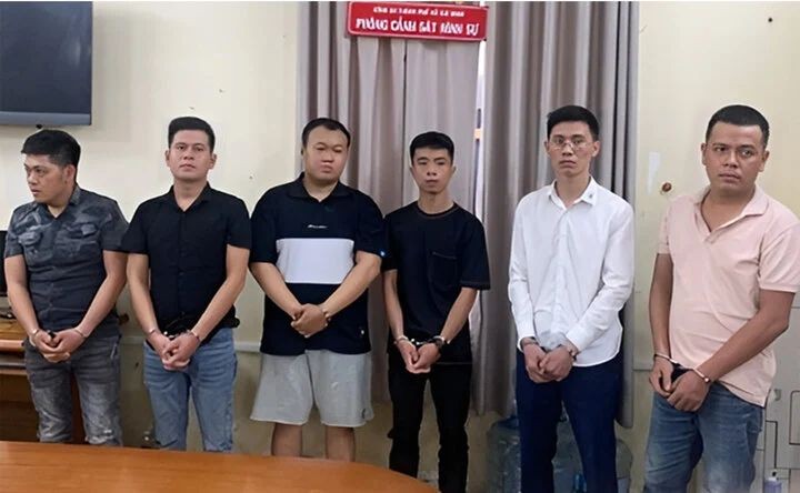 被捕的诈骗团伙。（图：警方提供）