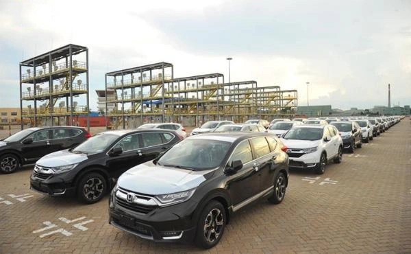 停放在协福港口的越南本田公司进口汽车。（图：VOV）