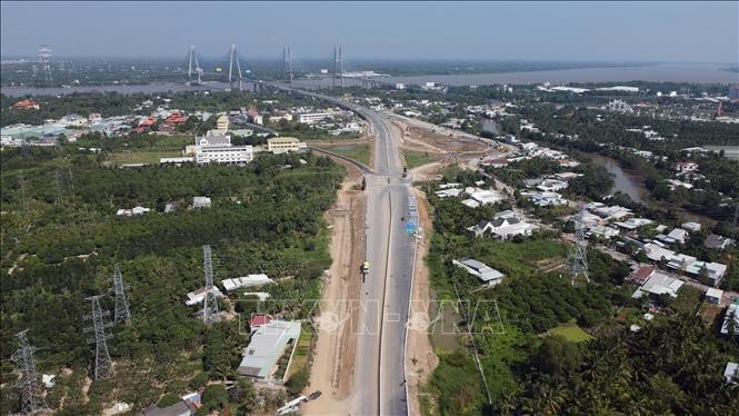 与美顺２桥对接的美顺-芹苴高速公路起段。（图：越通社）