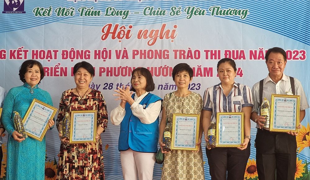 华人单位辅助市慈善妇女会工作