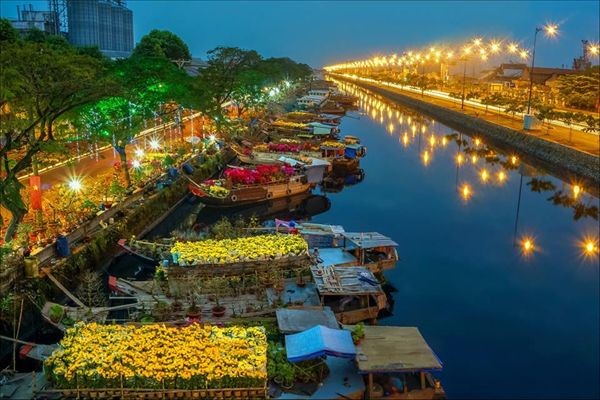 2024甲辰年春节“岸上船下”春花市将从本月25日至2月9日在第八郡第十三、十四坊阮文古街与平东街举行。(示意图:红杏)