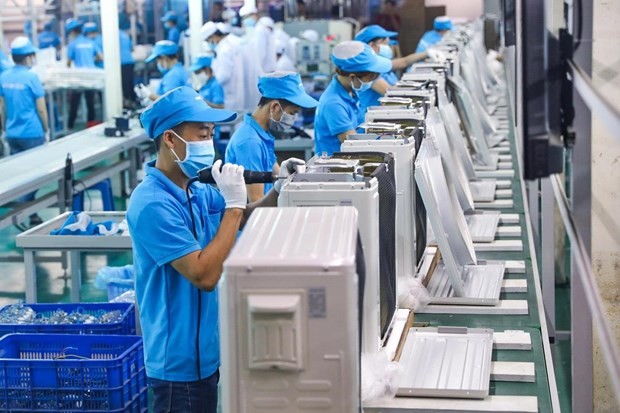 2024年越南增长推动力迅猛与带来商机。特别印象的是62%接受采访的欧洲企业列越南为全球领先投资热土10强,其中17%列越南为最高排名。(图:VnE)