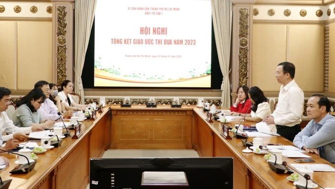 加强爱国竞赛运动与政治任务结合