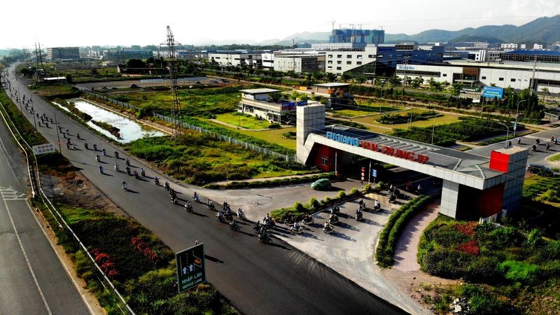工业房地产吸引国内外企业投资商。