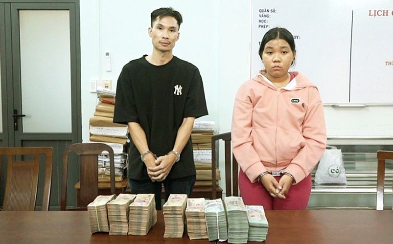 阮玉美(左)和阮氏碧泉通过“破产而走险群组”结识,然后相约去打劫在福门县某银行(图片由公安提供)。