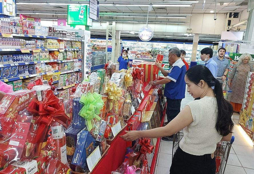 市民开始购买年货。