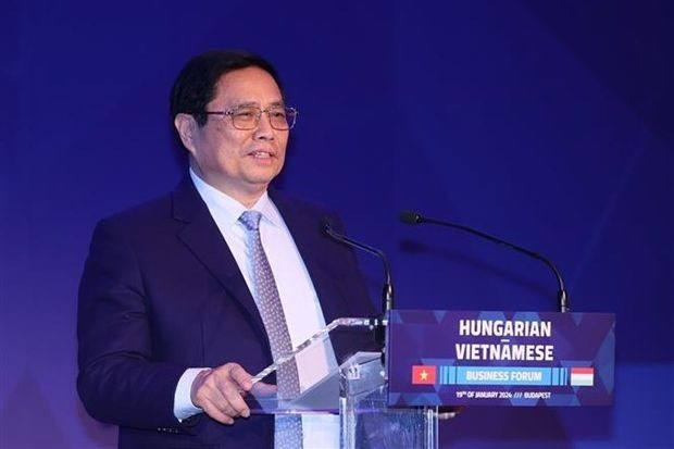 政府总理范明政在越匈企业论坛上发言。（图：越通社）