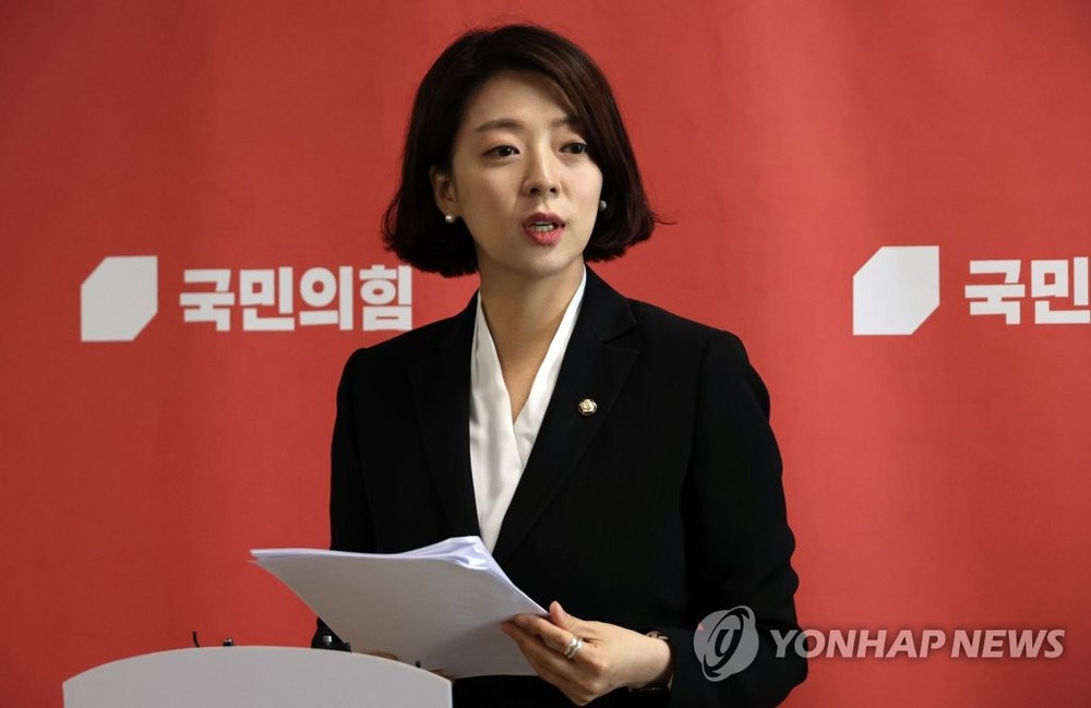 韩国执政党国民力量议员裴贤镇。(图:韩联社)