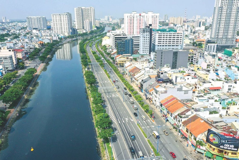 昔日的堤岸咸子街,近50年后已获改头换面,成了一条康庄的武文杰大道。