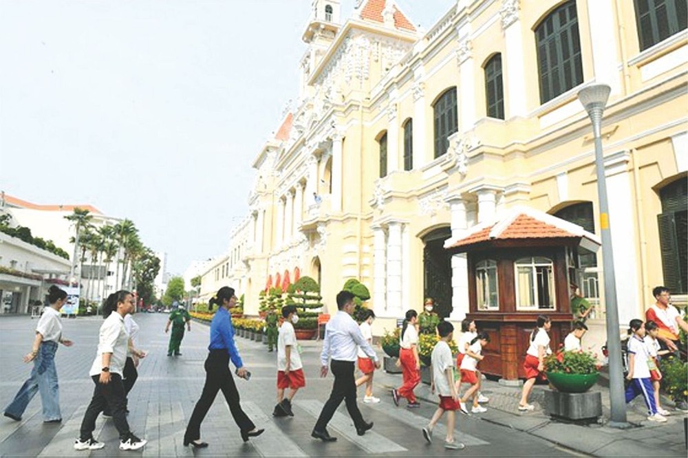 市人民议会与市人委会办事处迎接访客。 h4-6366.jpg