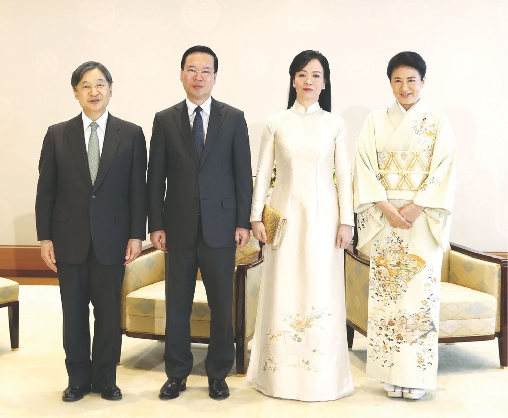 德仁天皇和雅子皇后迎接国家主席武文赏携夫人的到访。 ngoai-giao3-1551.jpg