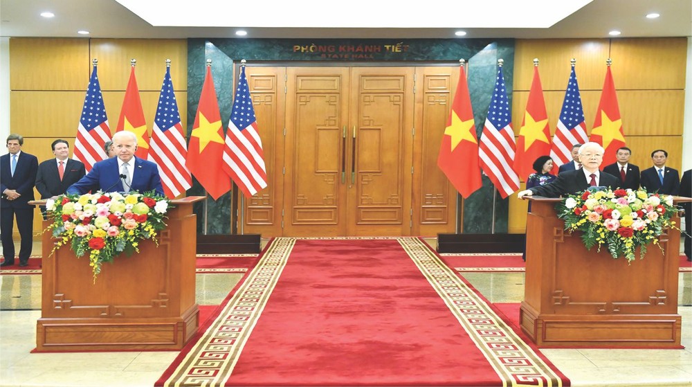 党中央总书记阮富仲与美国总统拜登共同主持联合新闻发布会。 ngoai-giao4-8943.jpg