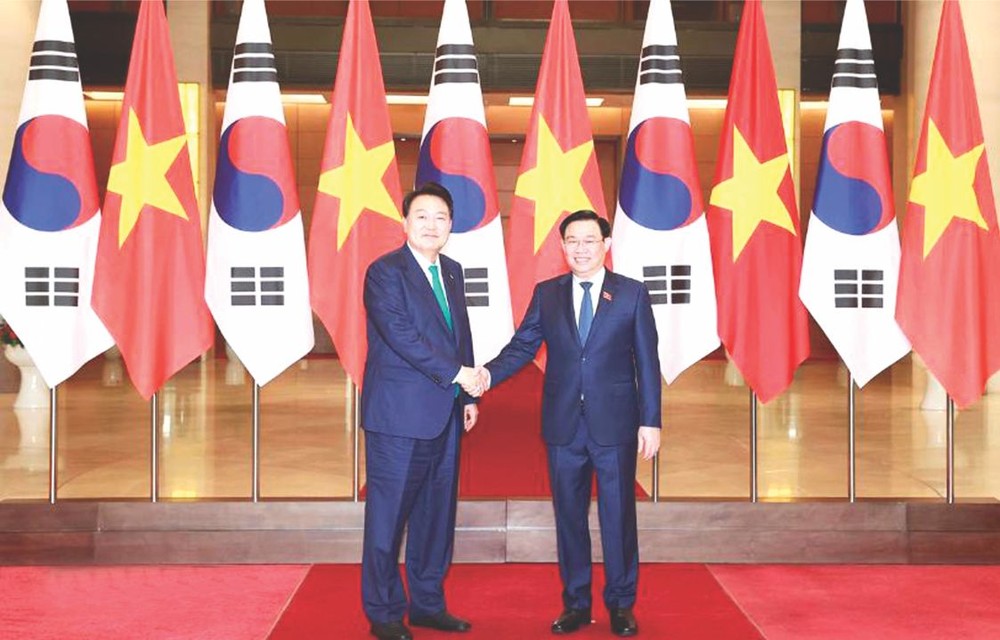 国会主席王廷惠会见韩国总统尹锡悦。 ngoai-giao5-4801.jpg