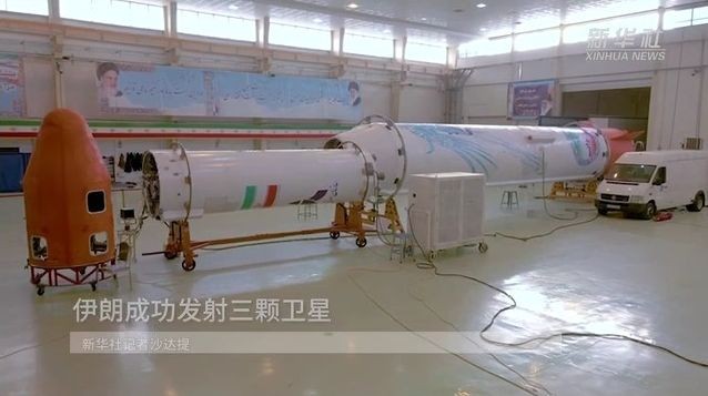 伊朗28日首次使用“凤凰”运载火箭成功发射三颗卫星。(图:新华社)