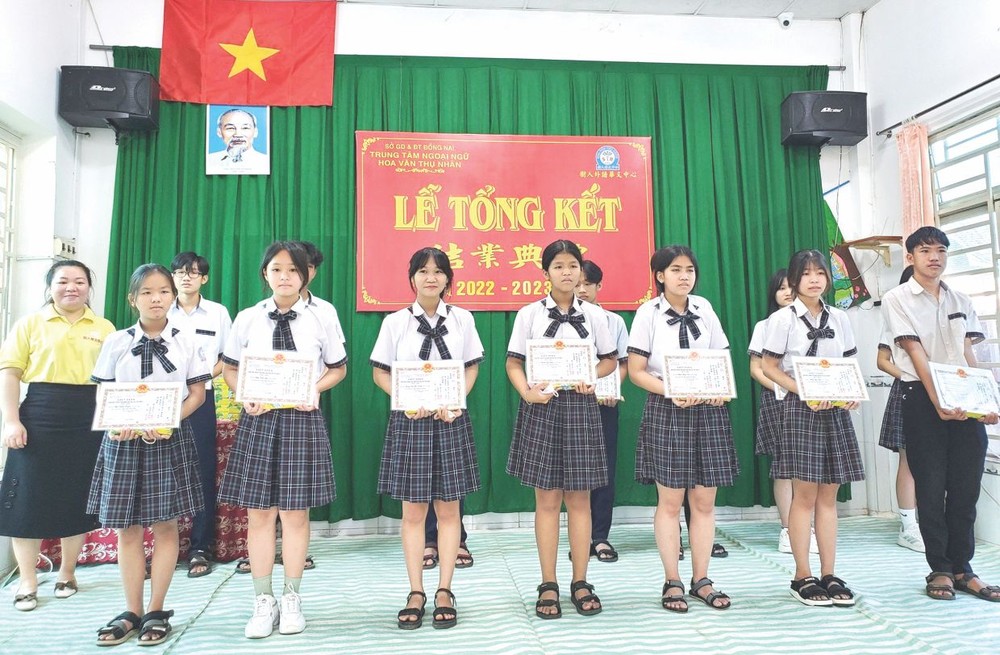 树人学校奖励优秀生。 dongfeng4-2289.jpg