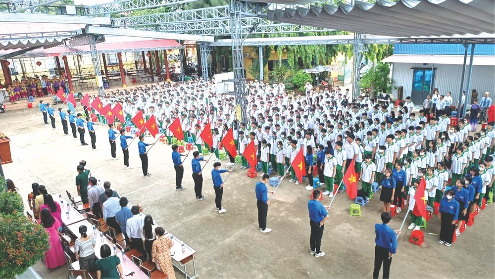 光正学校每周一升旗礼周会。 dongfeng6-7795.jpg
