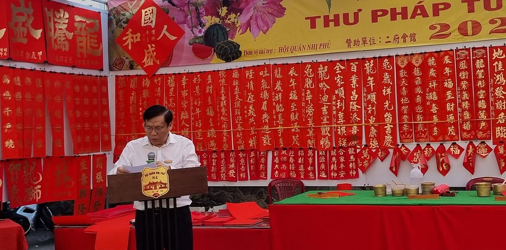 《西贡解放报》副总编辑、华文《西贡解放日报》主编阮玉英(红蓝)致辞。 05-336.jpg