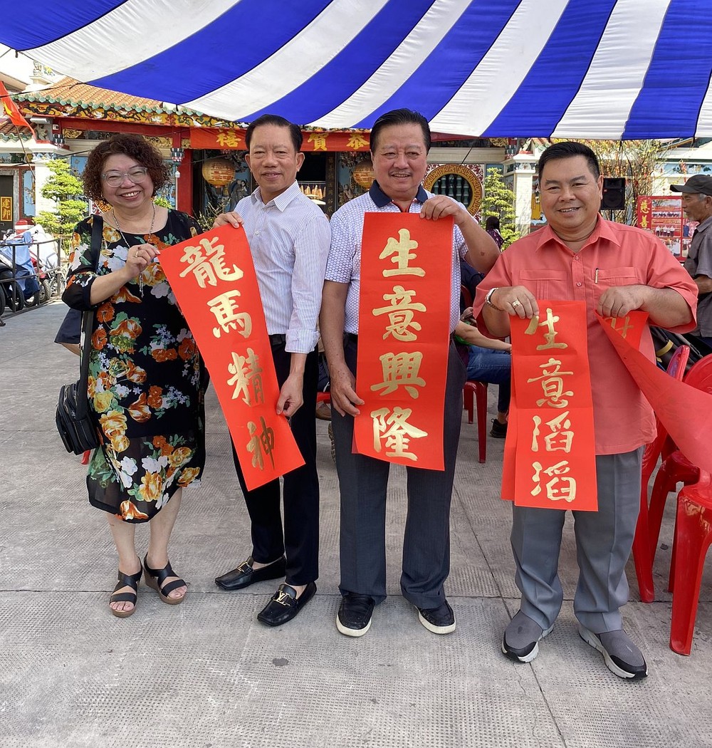 各企业家来支持慈善活动。 tp-4849.jpg